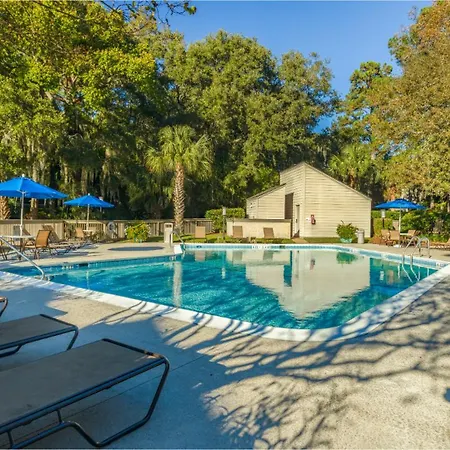 Pool Views, Harbour Town, Private Deck Villa